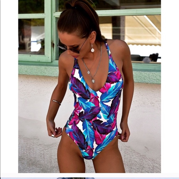 New Plunging v neck strappy swimsuit - Picture 3 of 7